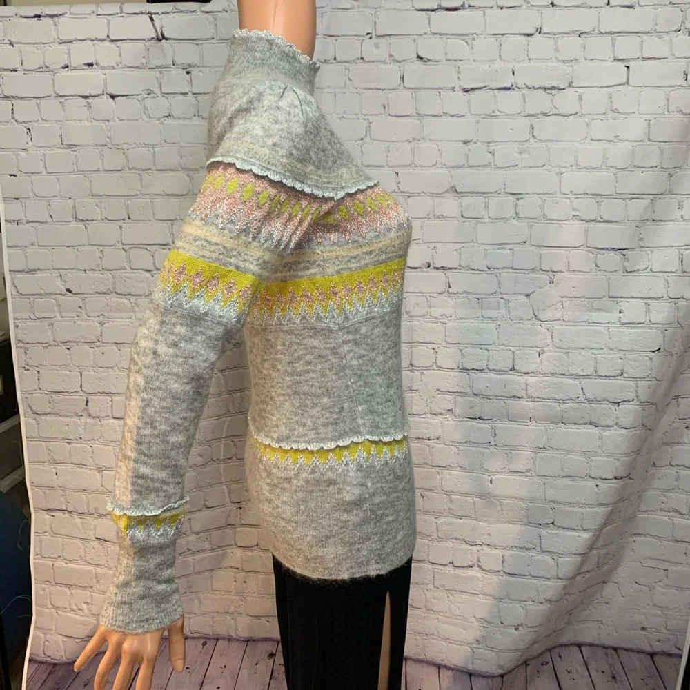 BCBG maxazria Grey and colorful cozy christmas sweater size XXS NWT